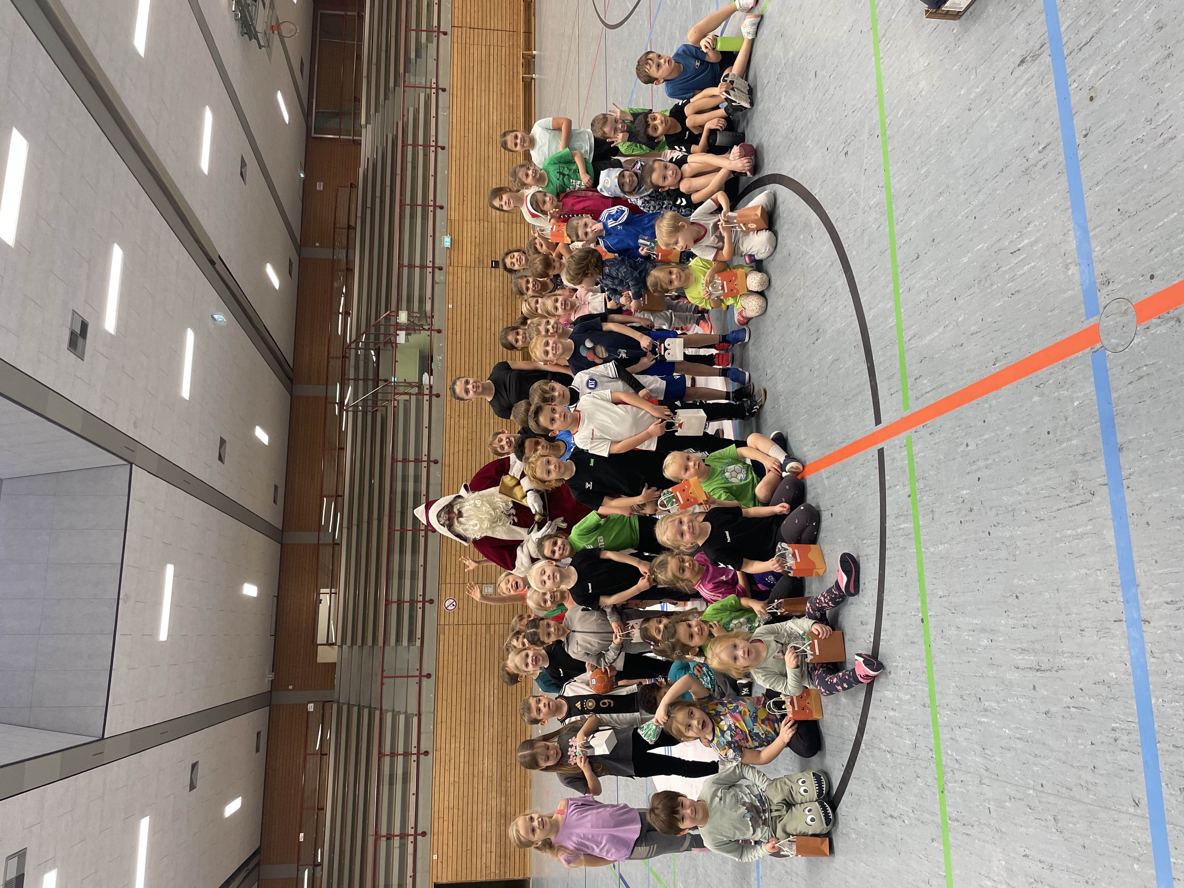 2024 12 13 Nikolausbesuch Minis F Jugend 3